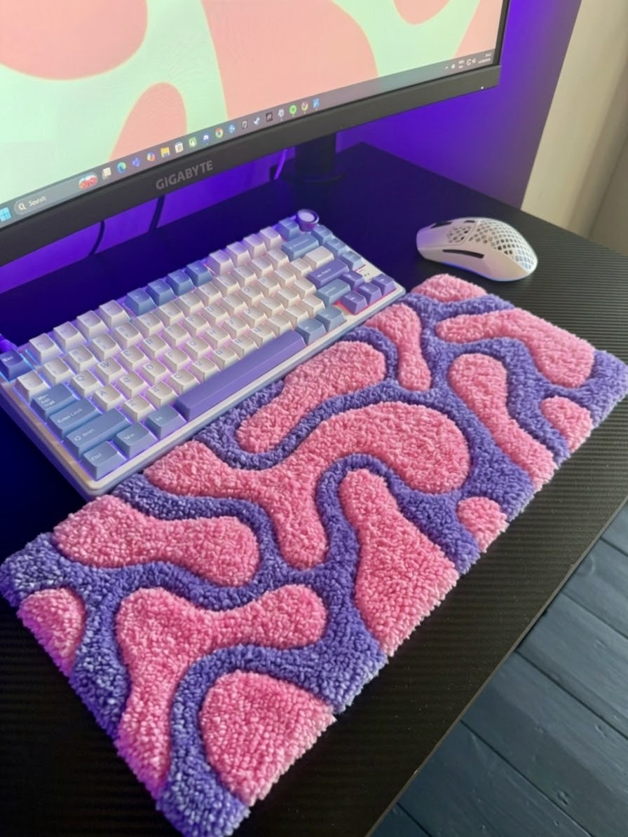 Tufted Pattern Keyboard Rug: Customizable Colour Combos