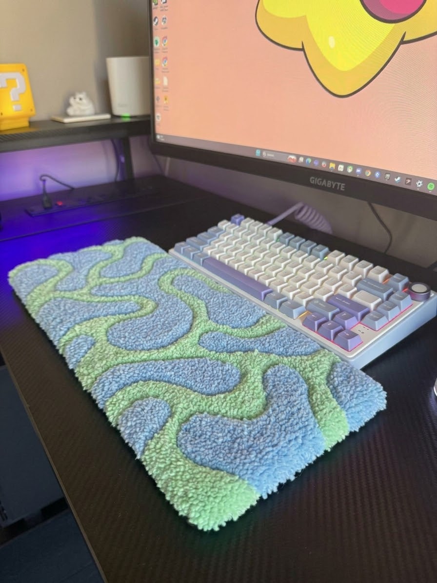Tufted Pattern Keyboard Rug: Customizable Colour Combos