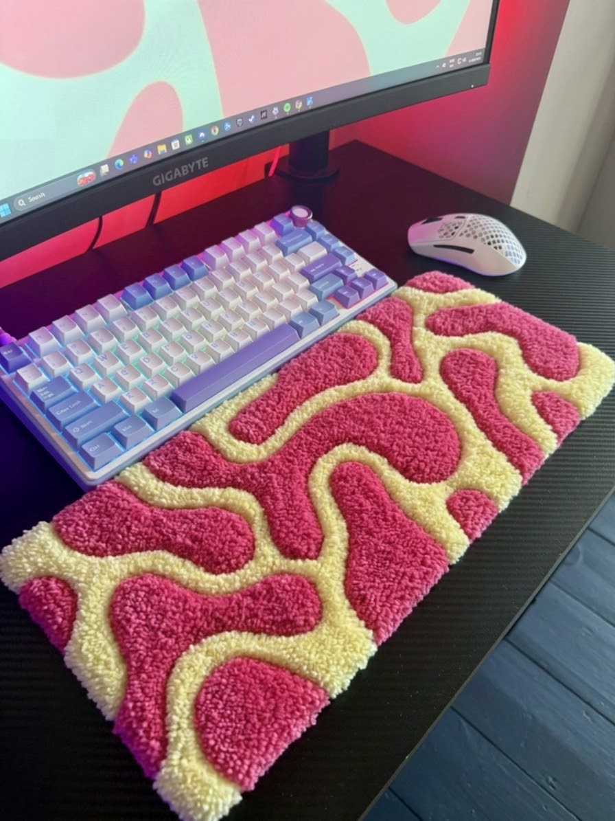 Tufted Pattern Keyboard Rug: Customizable Colour Combos
